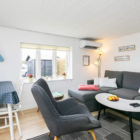 4 Person In 阿森斯