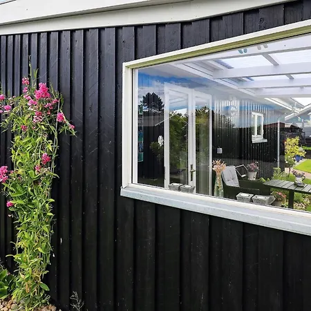 بيت للعطل 4 Person In *