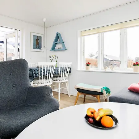 4 Person In * 阿森斯