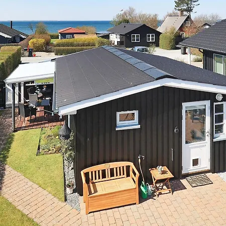 4 Person In أسّينس